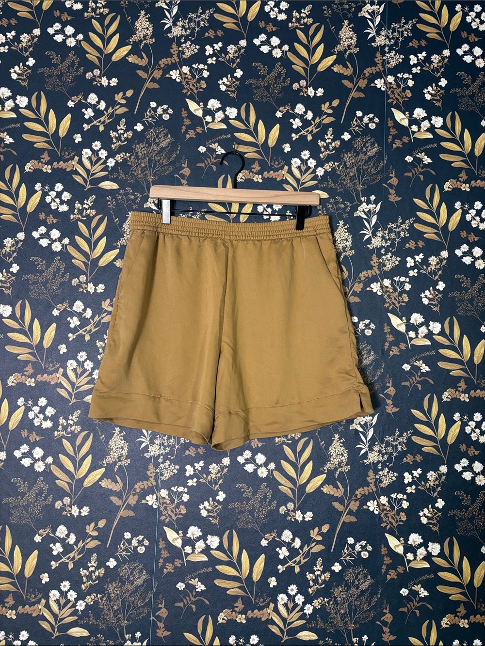 H&M Women's Tan Gold High-Waist Pull-On Shorts Size M